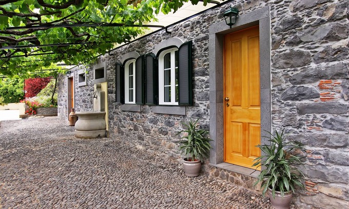 Sao Martinho Cabaña | Charming stone cottage in Funchal | Casa Vinhas