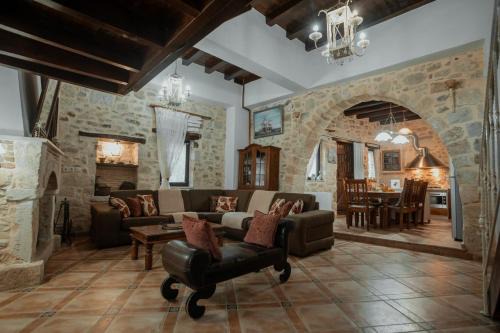 Kavrochori Villa | Charming Stone Villa in Crete