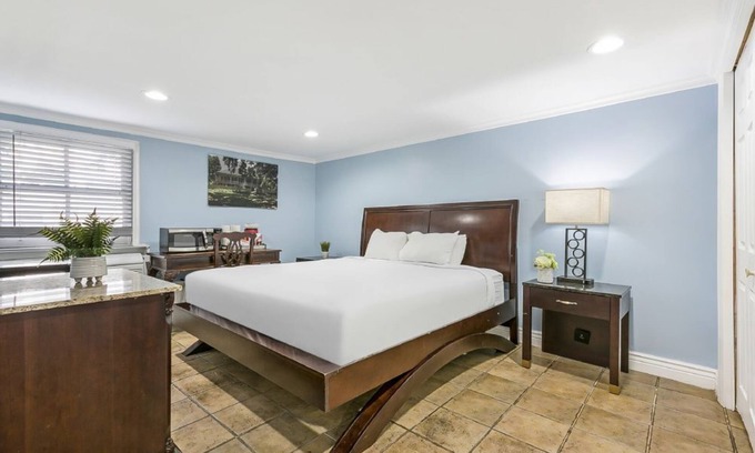 Mid-City Hotel | Acogedor y fácil en Budget Express Studios