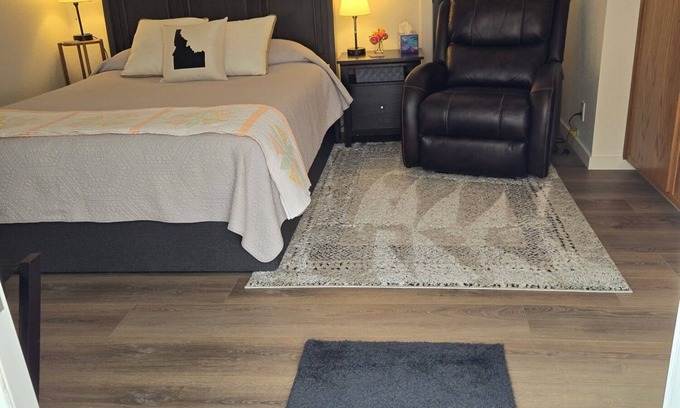 Meridian Apartamento | Charming studio in fabulous Meridian, Idaho with WiFi, AC, Private entry.