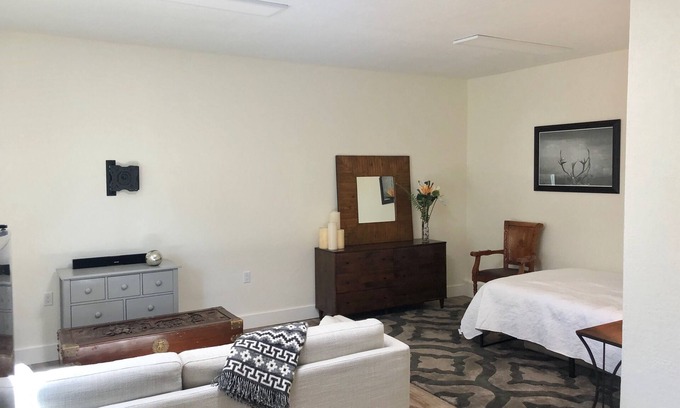 Napa Apartamento | Charming Studio in Great Location in Charming Napa, Close to Downtown..