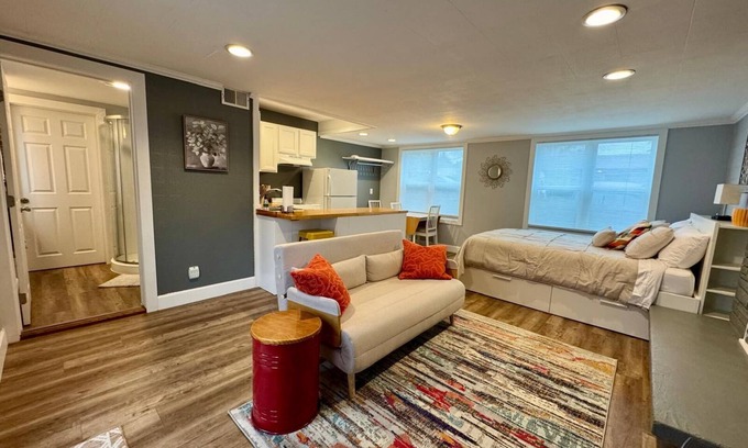 Roxhill Apartamento | Charming studio in marvelous Seattle with fenced patio