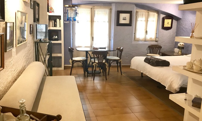 Centro histórico Apartamento | Estudio con encanto en el corazón de Girona!