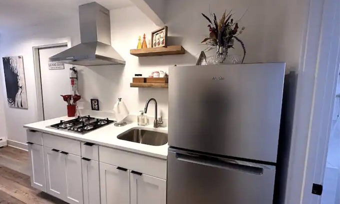 Riverside Apartamento | Charming Suite in Berwyn/Forest Park