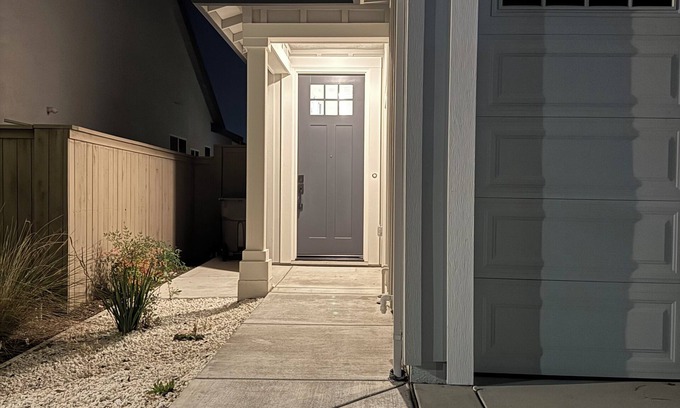 Roseville Casa | Charming super clean 1-bedroom house with WiFi heat and AC in tranquil Roseville