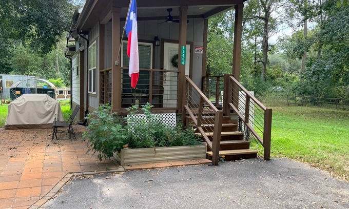 Conroe Cabaña | Charming Tiny Home in Conroe with huge patio +grill & lots of green space.