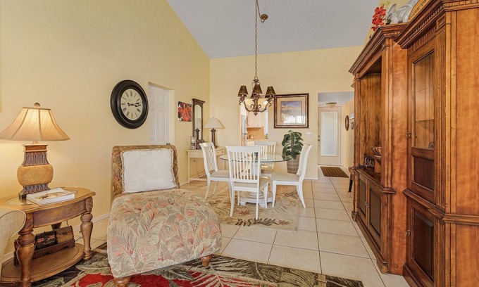 Caloosahatchee Condominio | Charming turnkey 2-bedroom condo in Cape Coral waterfront