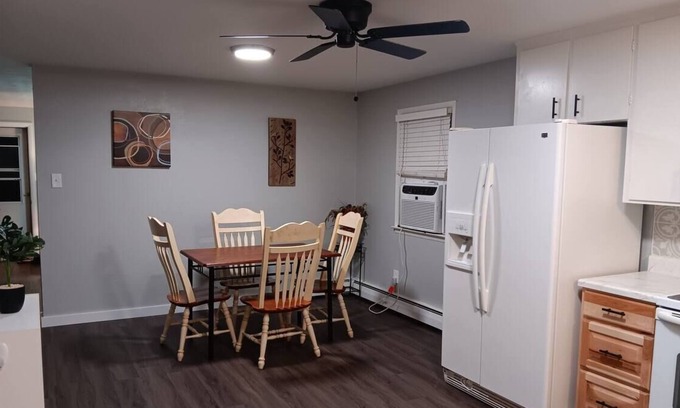 Windsor Casa | Charming two bedroom, one bath!