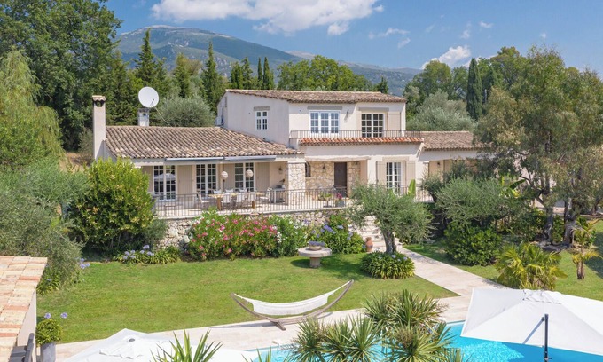 Le Collet Casa | Hermosa Villa con vistas abiertas cerca de VALBONNE