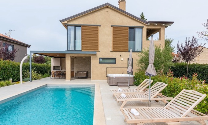 Kadumi Villa | Villa Vallis / Beautiful Villa Vallis near Poreč, Istria