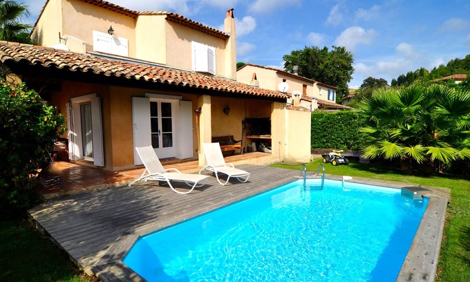 Grimaud Villa | Villa encantadora y tranquila, con piscina privada bajo las palmeras en el St. Tropez