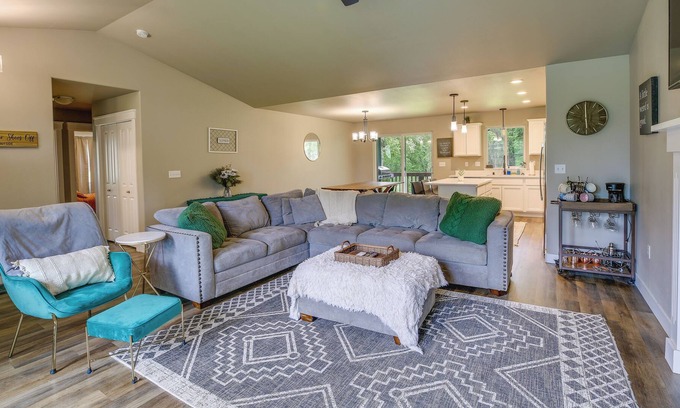 Wasilla Casa | Charming Wasilla Getaway w/ Fireplace & Gas Grill!
