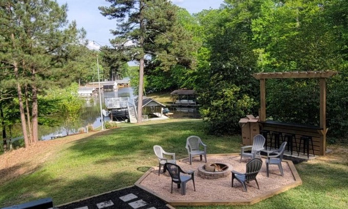 Littleton Casa | Charming waterfront in a quaint cove. Linens provided. Close to stores & dining.