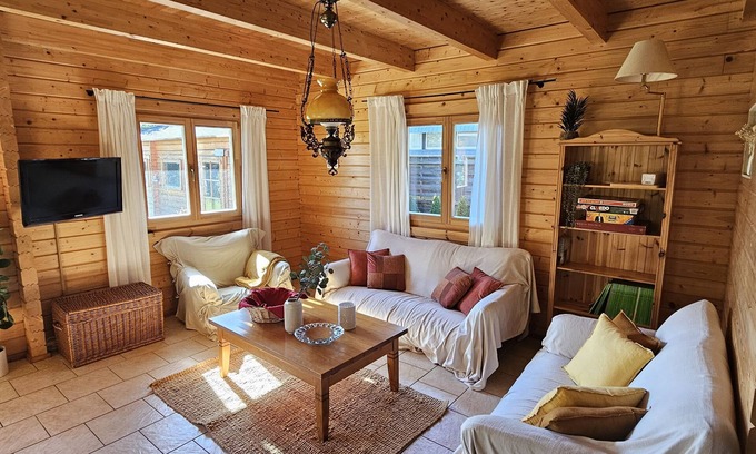 Huertgenwald Casa | Charming wooden block vacation home with garden