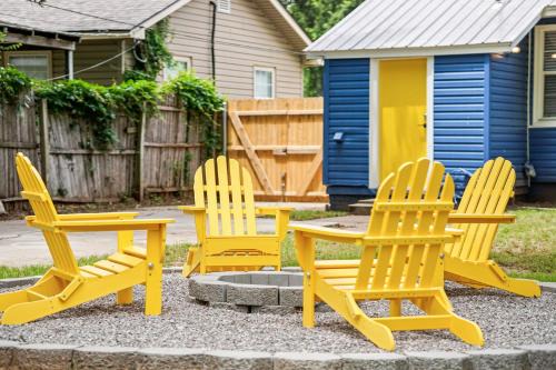 Norman Casa | Charming Yellow Door House Steps From Ou