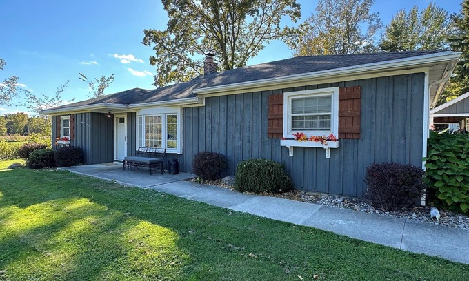 St. Clair Casa | Charming3bdrm cottage near town saint Clair river 194 close to the airport