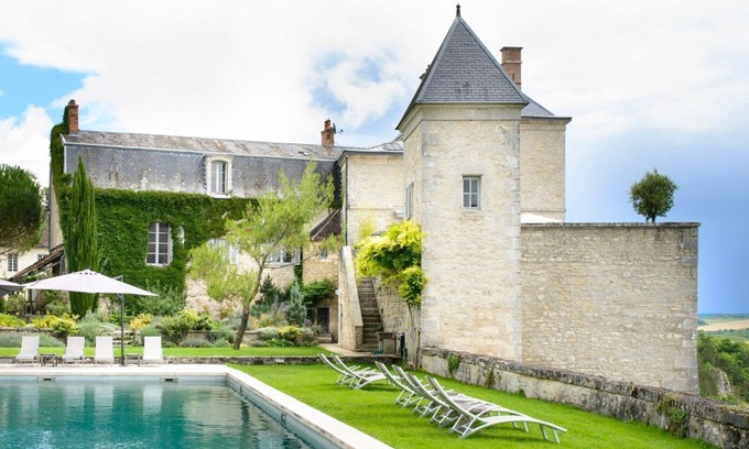 Mailly-le-Chateau Otro | Chateau Des Siecles And Annexe