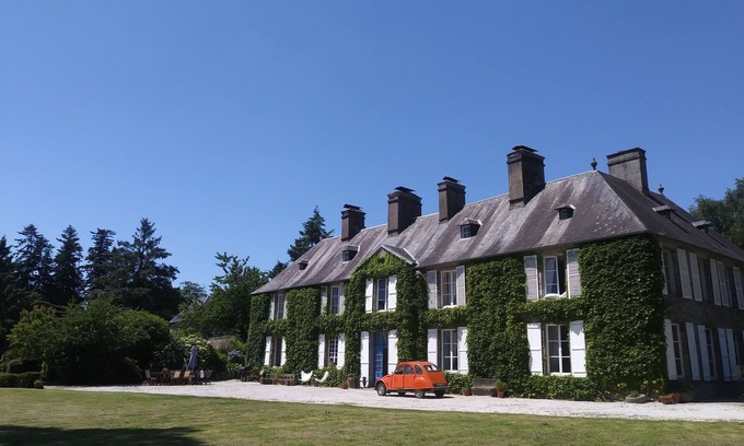 Saint-Martin-de-Cenilly Casa | Chateau w / Pool 88 acres privados duermen 12+ y 5 1 / 2baños