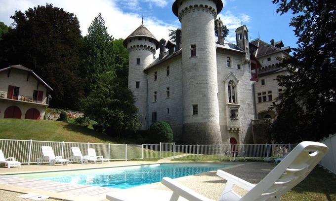 Serrieres-en-Chautagne Otro | Castillo en Francia con Piscina