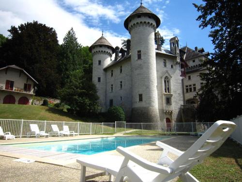 Serrieres-en-Chautagne Casa | Chateau in Rhone Valley near Ski Resorts