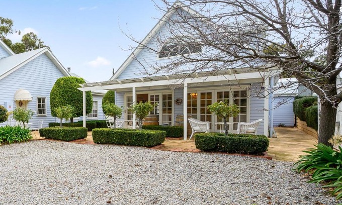 Aldinga Apartamento | Chateau in The Vines Cottage by Wine Coast Holiday Rentals