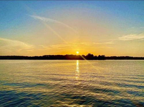 Dixie - Berryhill Casa | Chateau Merlot Lakefront Retreat USNWC Boat Rental