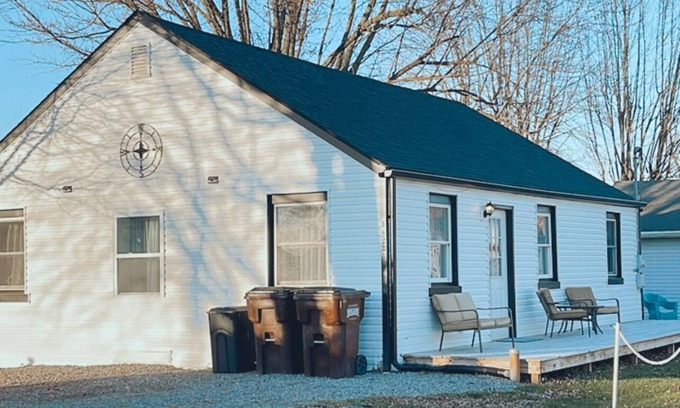 Lakeview Casa | Cheerful 3-Bedroom Home with Indoor Fireplace