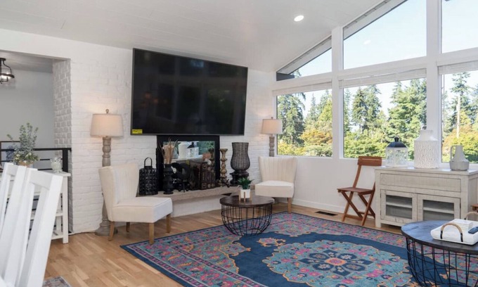 Picnic Point-North Lynnwood Casa | Cheerful 3-bedroom house with large backyard