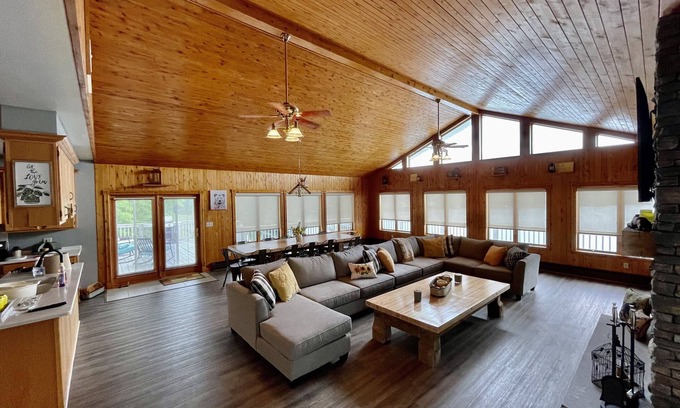 Town of Fowler Casa | Cheerful 3-Bedroom Lake House