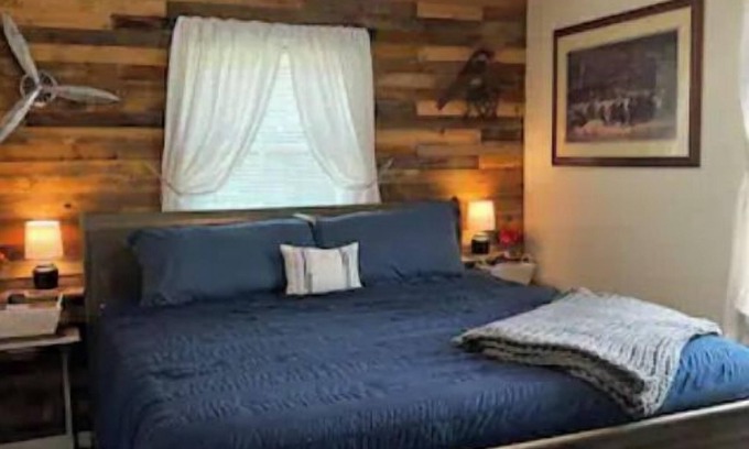 Clifton Park Casa | Cheerful 3 bedroom home close to everything!