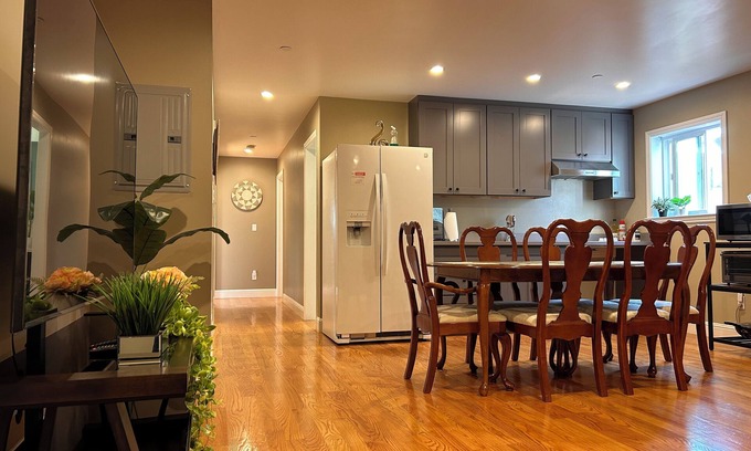 Daly City Apartamento | Cheerful 3BR 3BA w/ free parking easy access to San Francisco Airport/Downtown