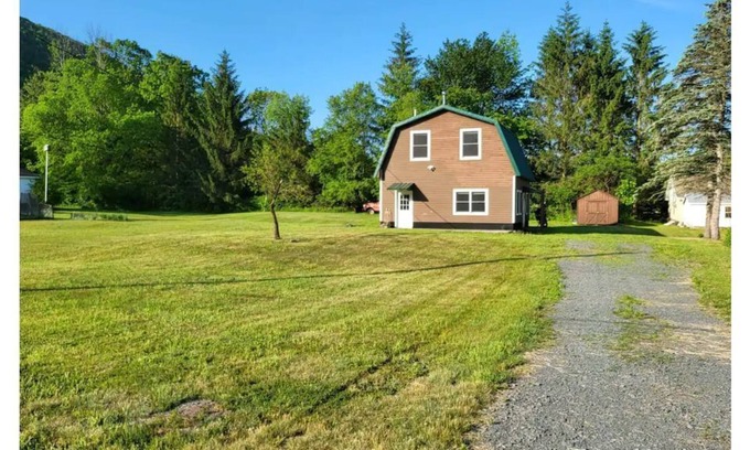 Lanesville Casa | Cheerful 4-bedroom home perfectly located