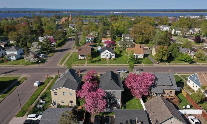 East End Casa | Cheerful 4 Bedroom home close to the waters edge.