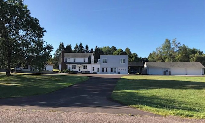 Ironwood Casa | Cheerful 4 bedroom house with a hot tub