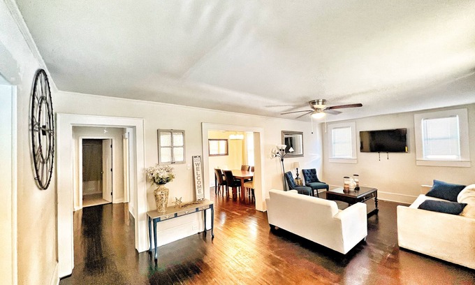 Wesley Heights Casa | Cheerful and cosy 3-bedroom bungalow ♥