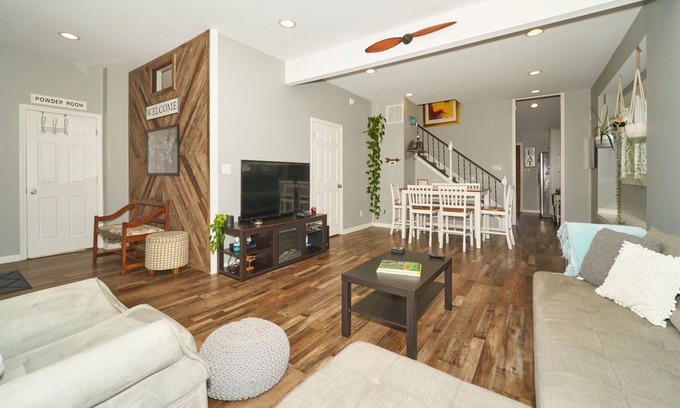 Near Northside Casa | Cheerful, Cozy, and Close to Everything. No Cleaning Fees.
