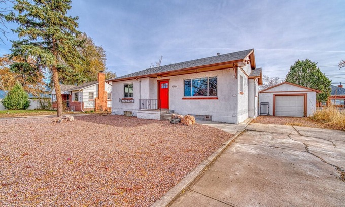 Canon City Casa | Cheerful Downtown 4 Bedroom Home