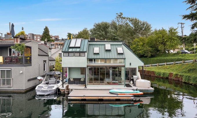 Seattle Alquiler De Eote | Cheerful floating home with hot tub