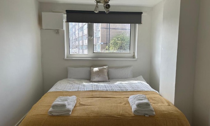 Canning Town Casa | Cheerful Kingsize room single use