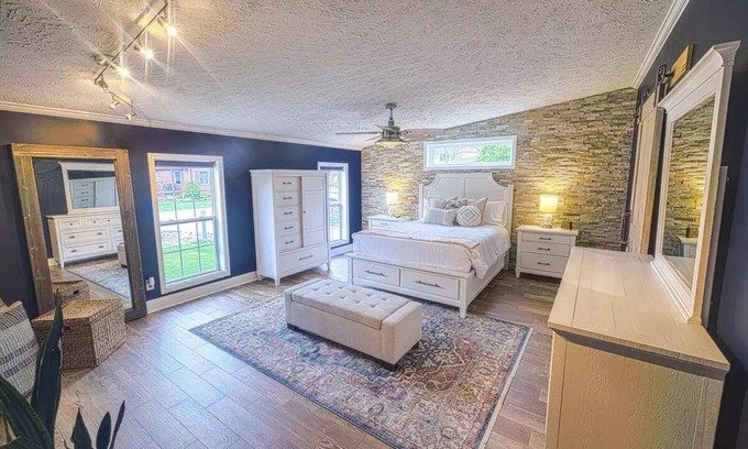 Cedar Lake Casa | Cheerful, Lake Home with amazing backyard!