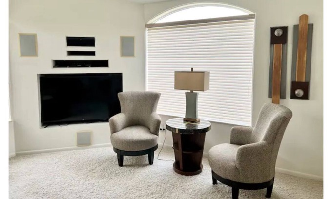New York Mills Casa | Cheerful two bedroom home with patio