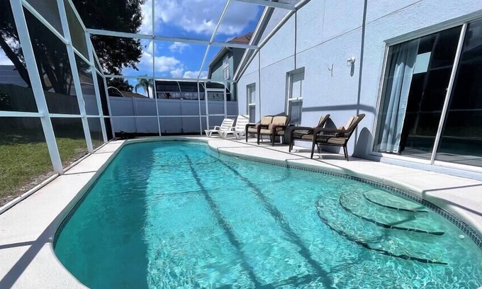 Lake Davenport Estates Villa | Cheerful Villa with Pool