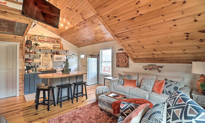 Mountain View Apartamento | Cheery Pet-Friendly Studio w/ Shared Fire Pit