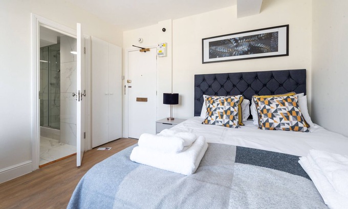 Brompton & Hans Town Hotel | Chelsea Cloisters by CAPITAL