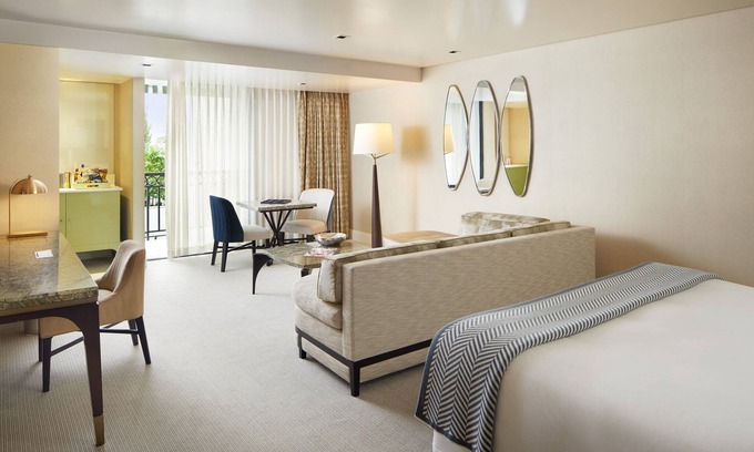 Norma Triangle Hotel | Chelsea Suite at The London West Hollywood with Rooftop Pool Near Rodeo Drive