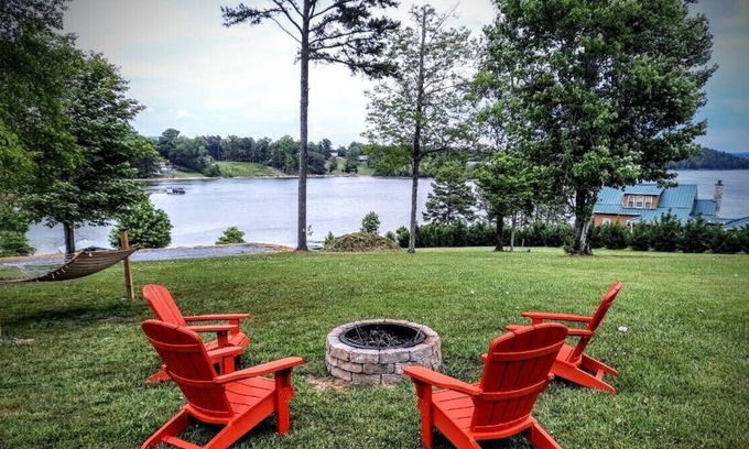 Bean Station Casa | Cherokee Lakefront Cottage Dock, Firepit, Hammock-Sleeps 4