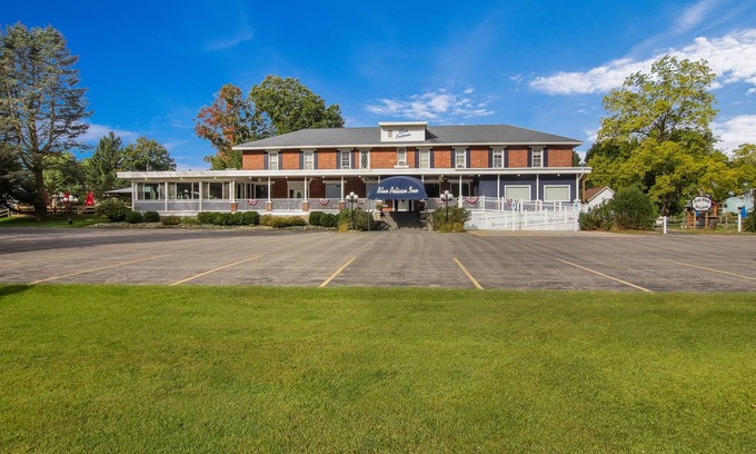 Central Lake Hotel | Cherry Room for 2 at The Blue Pelican Inn