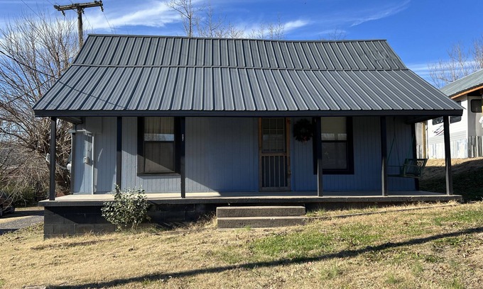 Leslie Casa | Cherry Street Cottage