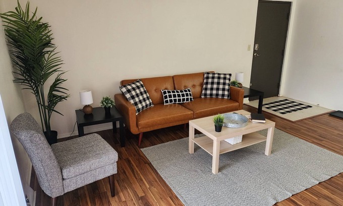 Mentor Apartamento | Chic 1 Bd Great for Travel Professionals!