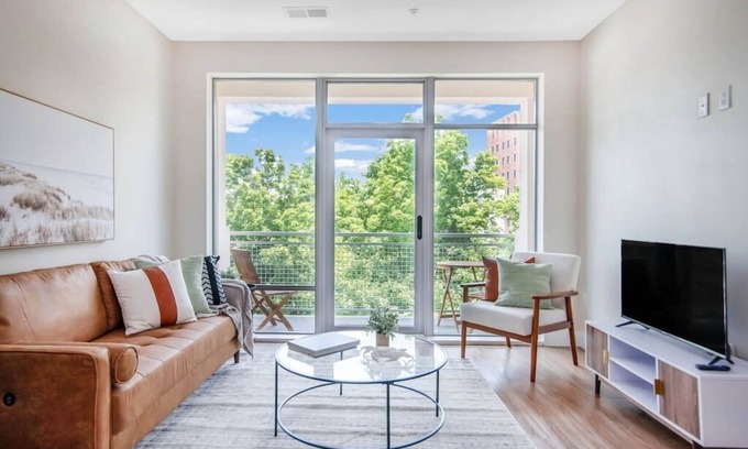 Downtown Apartamento | Chic 1 bed Apt + Rooftop & Gym - Downtown Stamford